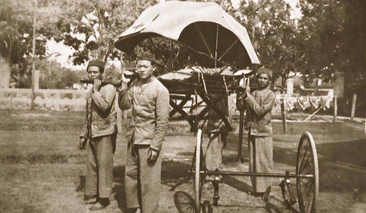 从远东到欧洲战场：红十字会，来自“画报”战争新闻，1916年6月21日（棕褐色照片） 作者 法国摄影师