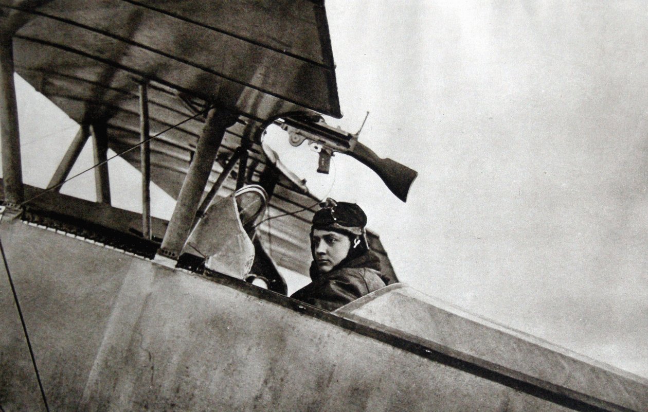 Guynemer在他的Nieuport 10战斗机上，1916年 作者 法国摄影师