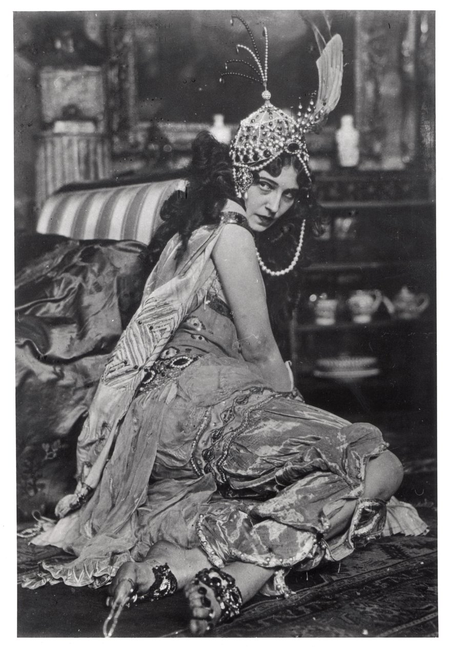 Ida Rubinstein（c.1885-1960）作为Zobeide在Scheherazade，c.1910 作者 法国摄影师