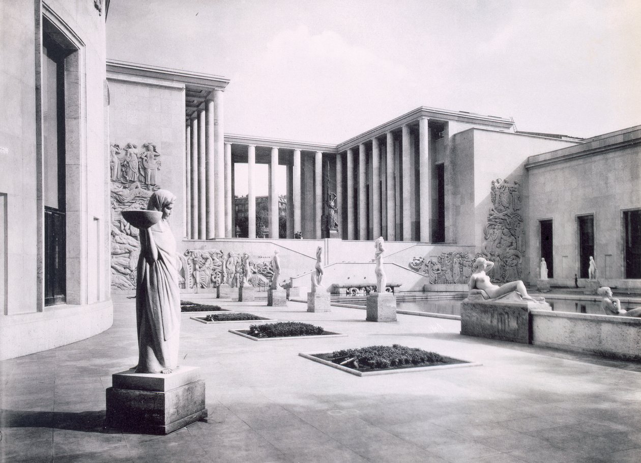 巴黎国际博览会现代艺术博物馆的内部庭院，1937年 作者 法国摄影师