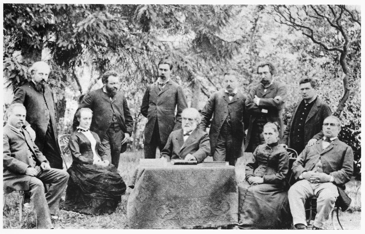 Jean-Baptiste Andre Godin（1817-88）与管理Guise Familistery的第一次会议的成员，1885年 作者 法国摄影师