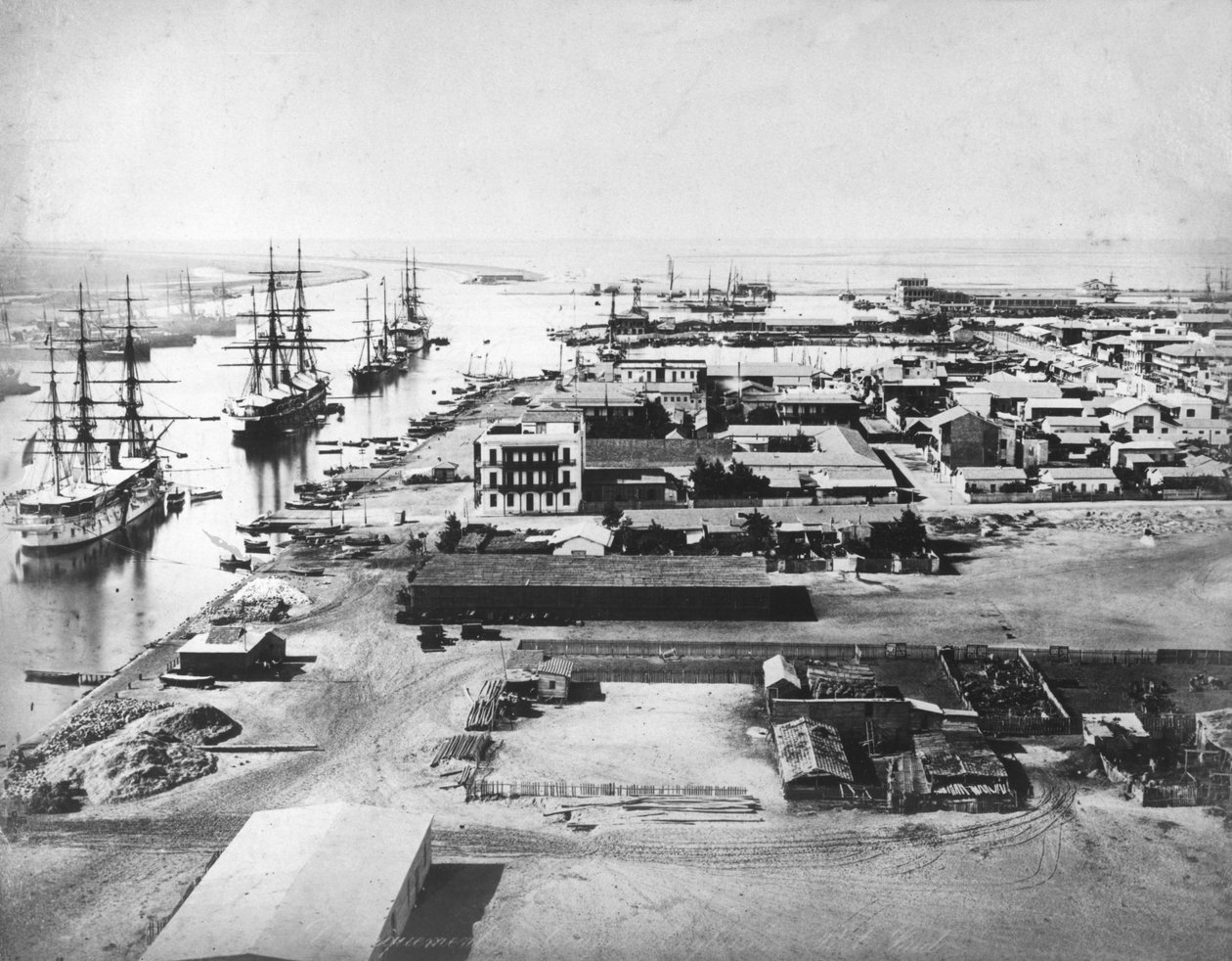 塞得港和苏伊士运河，1875年 作者 法国摄影师