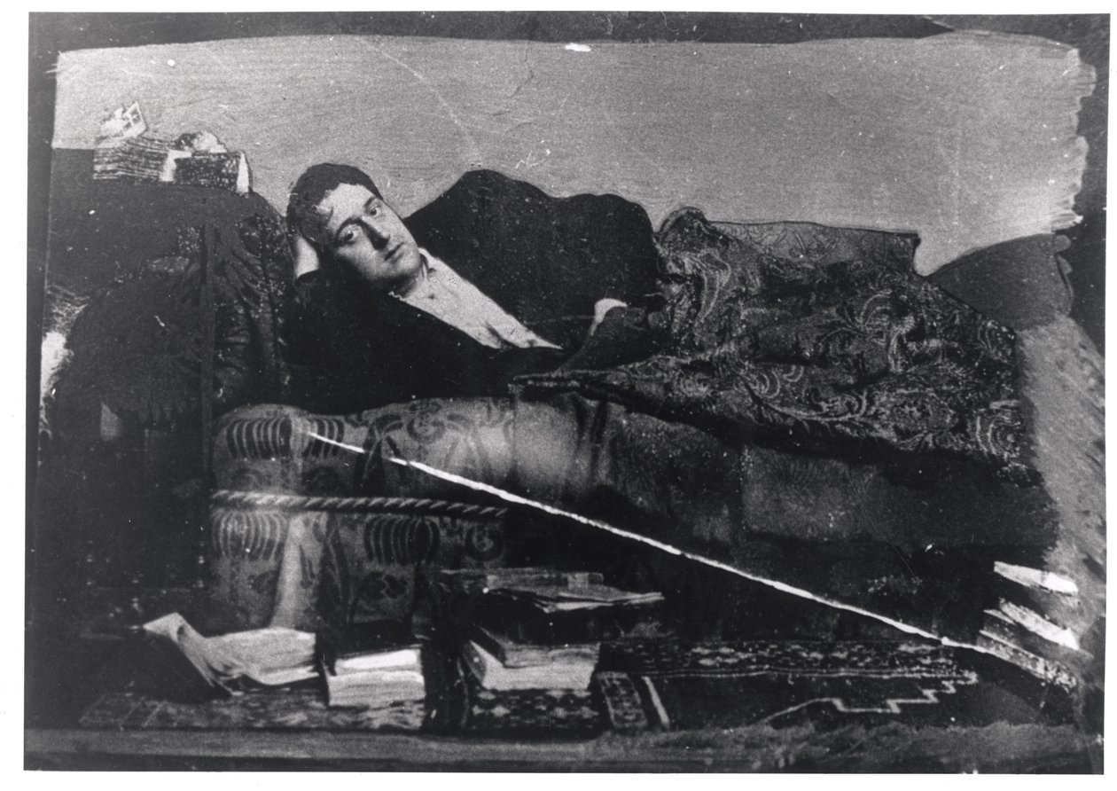 Guillaume Apollinaire（1880-1918）的肖像斜倚，c.1910 作者 法国摄影师