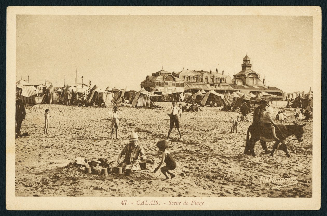 明信片描绘海滩和赌场在加来，法国，c.1920 作者 法国摄影师
