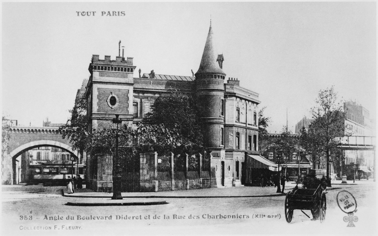 明信片描绘角落Diderot大道和Rue des Charbonniers，巴黎，c.1900 作者 法国摄影师
