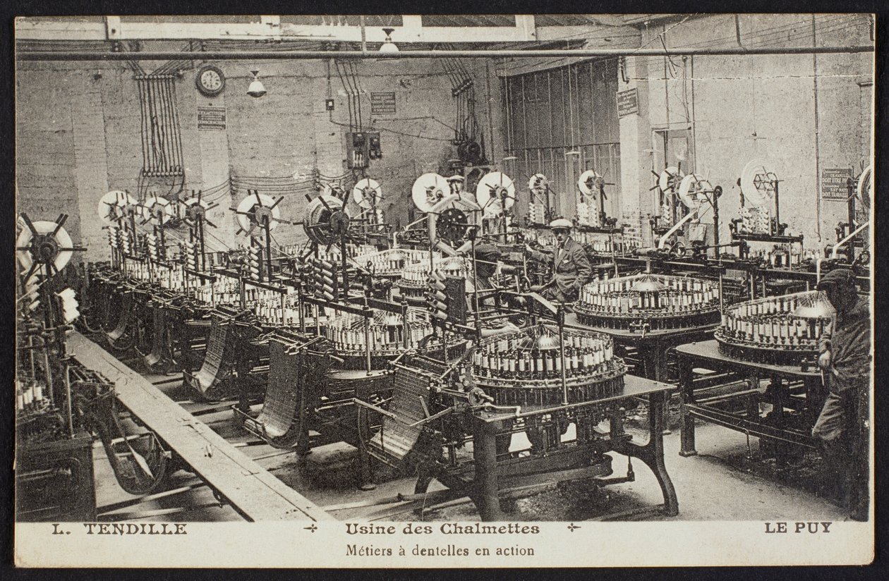 明信片描绘了蕾丝制造工厂Les Chalmettes，L。Tendille，Le Puy，c.1900 作者 法国摄影师
