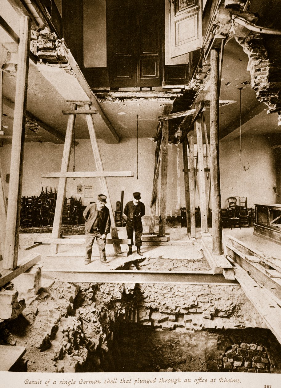 1914年至1919年在Rheims办公室闯入一枚德国炮弹的结果 作者 法国摄影师
