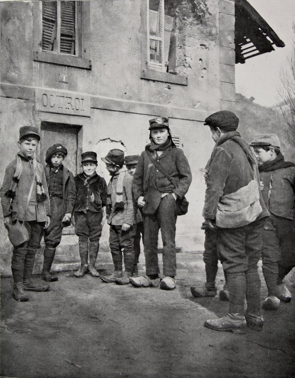 阿尔萨斯的学童，1915年 作者 法国摄影师