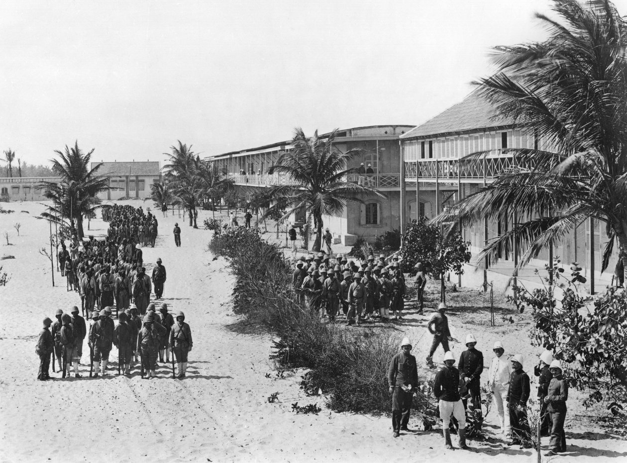 N&39;Dartout的塞内加尔士兵兵营，1900年 作者 法国摄影师