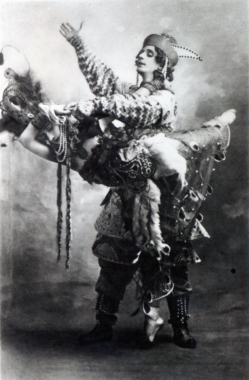 Tamara Karsavina和Michel Fokine在1910年的“火鸟”中 作者 法国摄影师