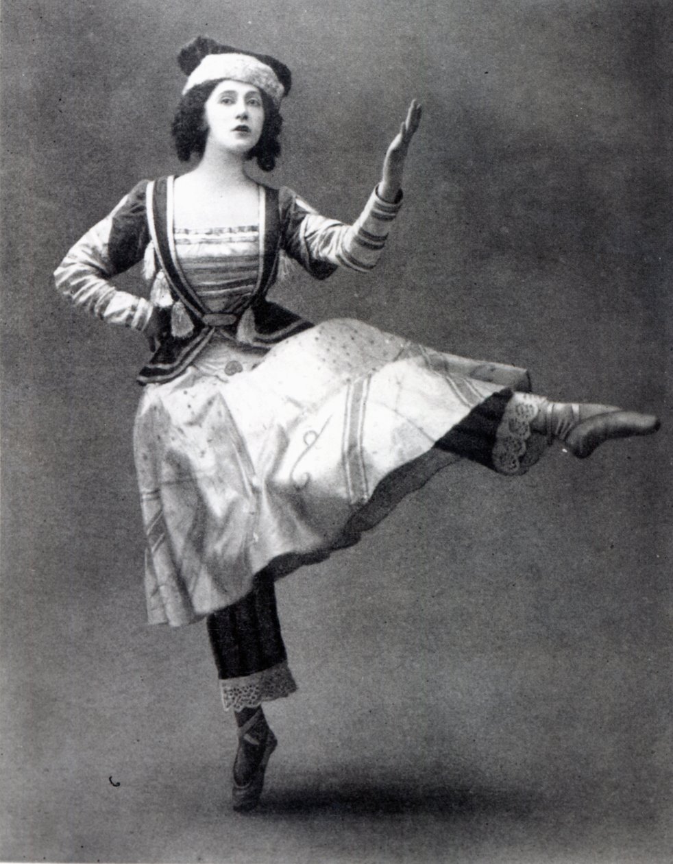 Tamara Karsavina在芭蕾舞剧&39;Petrouchka&39;，1911年 作者 法国摄影师