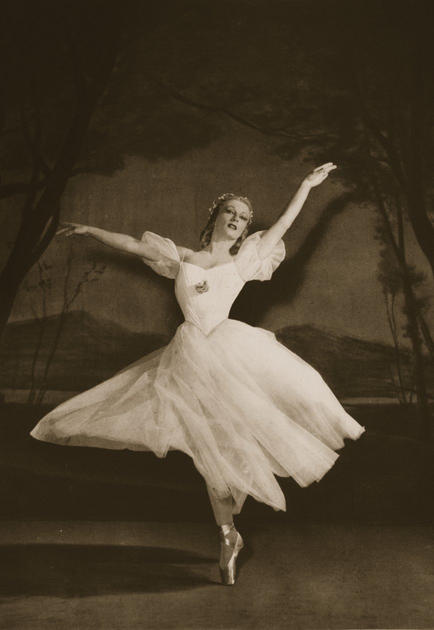 位于Les Sylphides的Tatiana Riabouchinska，来自Grand Ballet de Monte-Carlo，1949年（照相凹版） 作者 法国摄影师