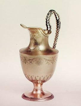 奶油壶，装饰着正式的叶子和金银花，巴黎，c.1800（银镀金） 作者 法语学校