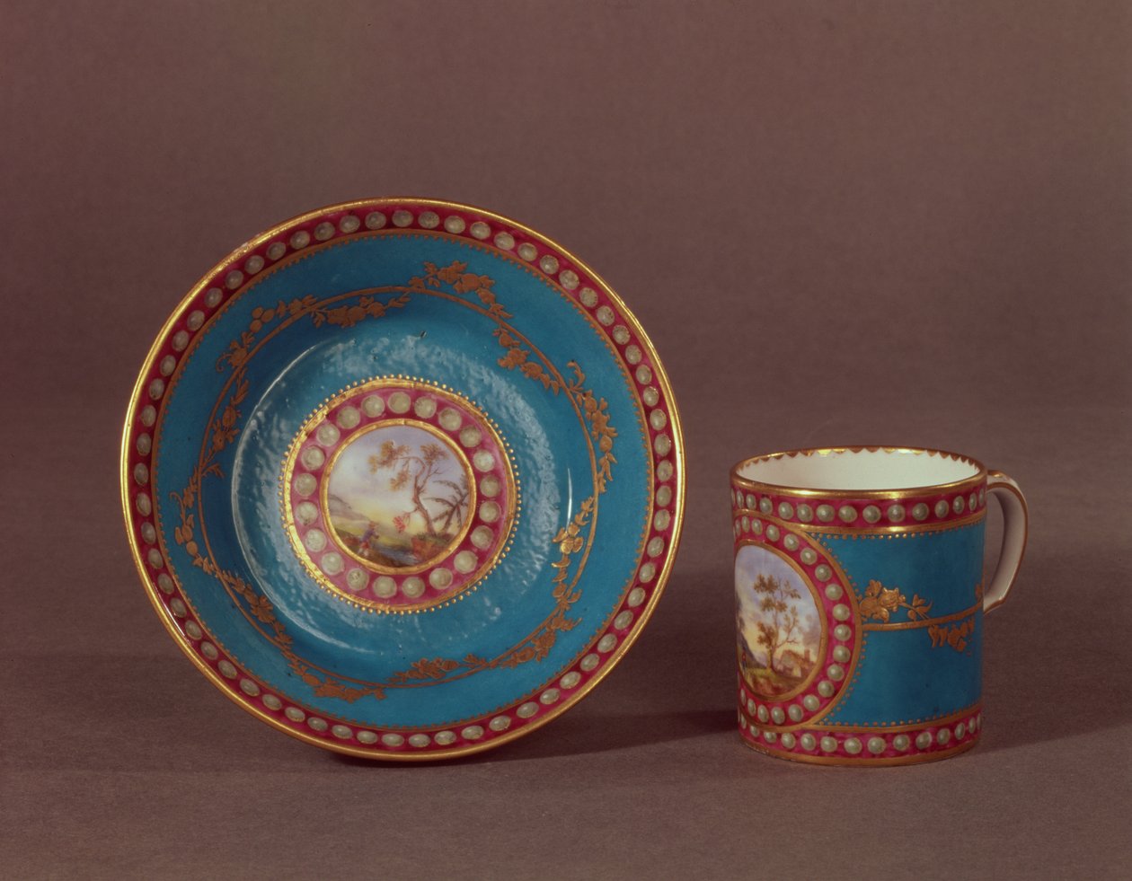 Sevres bleu celeste咖啡杯和碟，c.1780（瓷器） 作者 法语学校