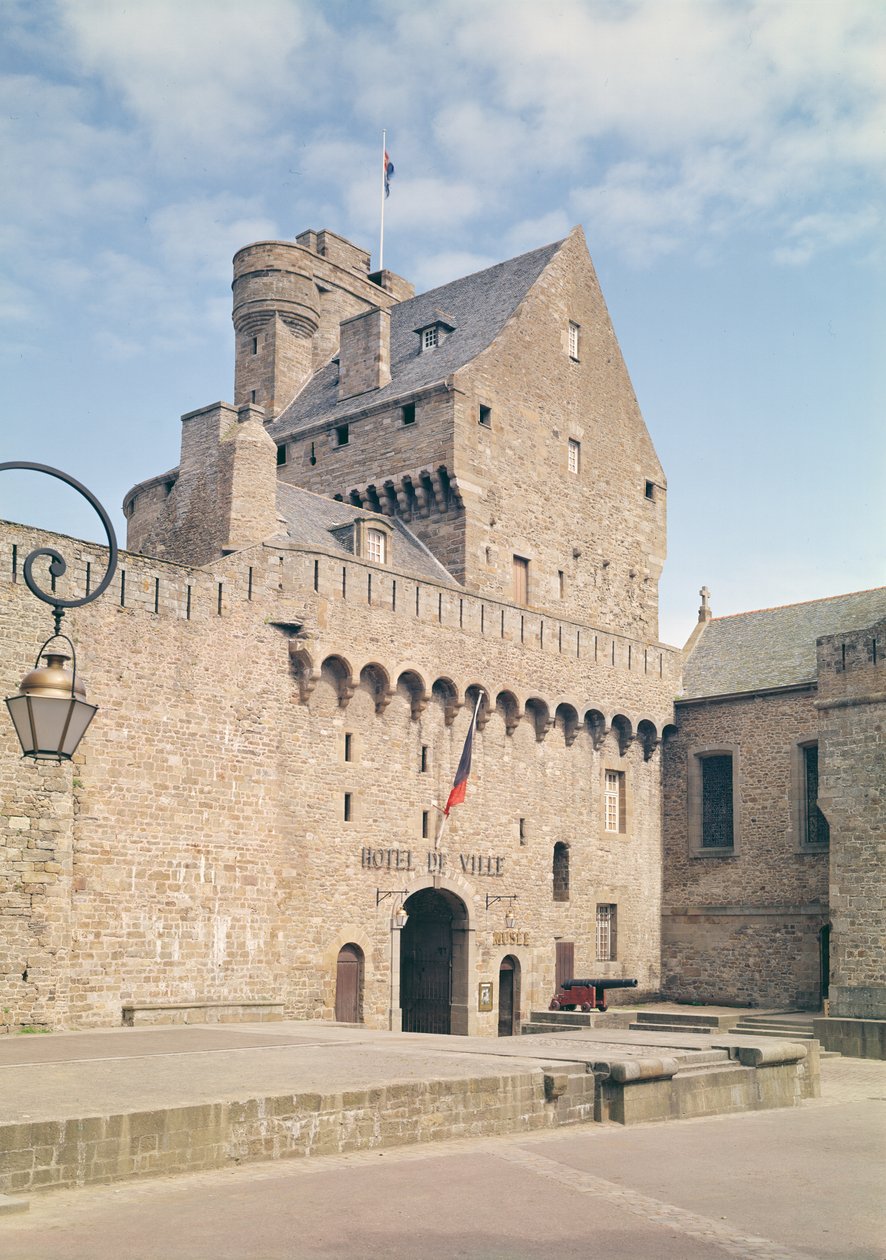 Grand Donjon，建于1424年 作者 法语学校