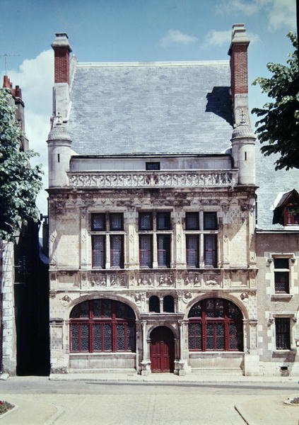 Hotel de Ville酒店建于1526至28年 作者 法语学校