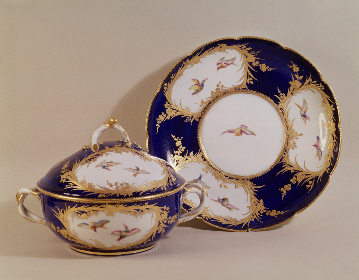 Vincennes碗和架子，c.1745（瓷器） 作者 法语学校