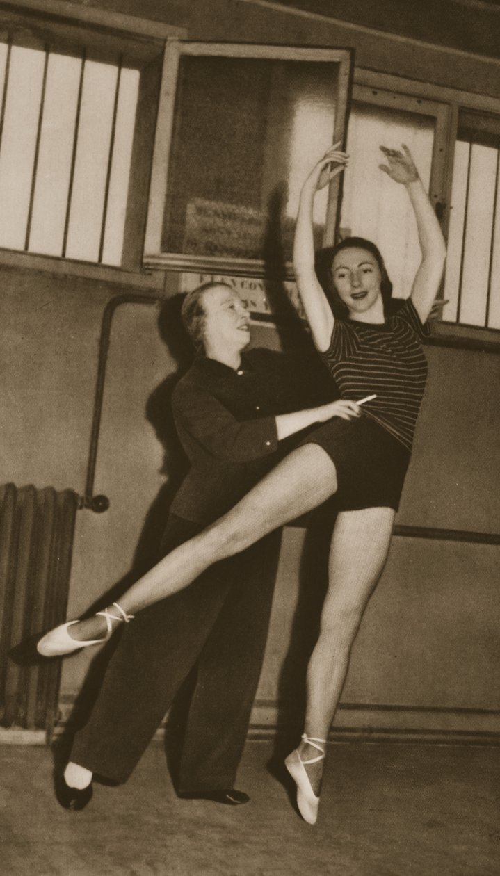 Bronislava Nijinska与Rosella Hightower，来自Grand Ballet de Monte-Carlo，1949年（照相凹版） 作者 法国摄影师
