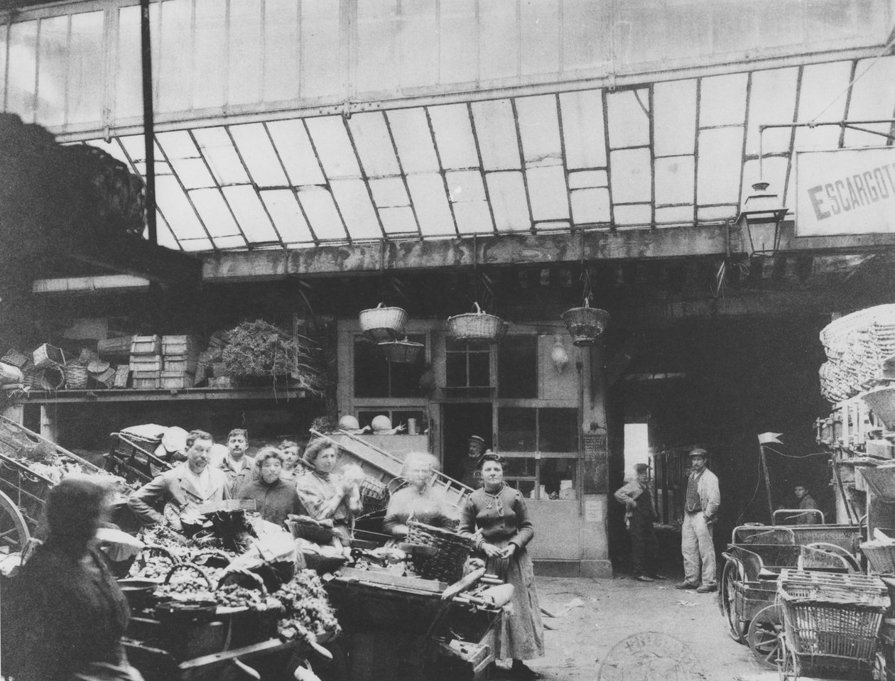 Cour du Heaume，Rue Pirouette，Les Halles，巴黎，1910年 作者 法国摄影师