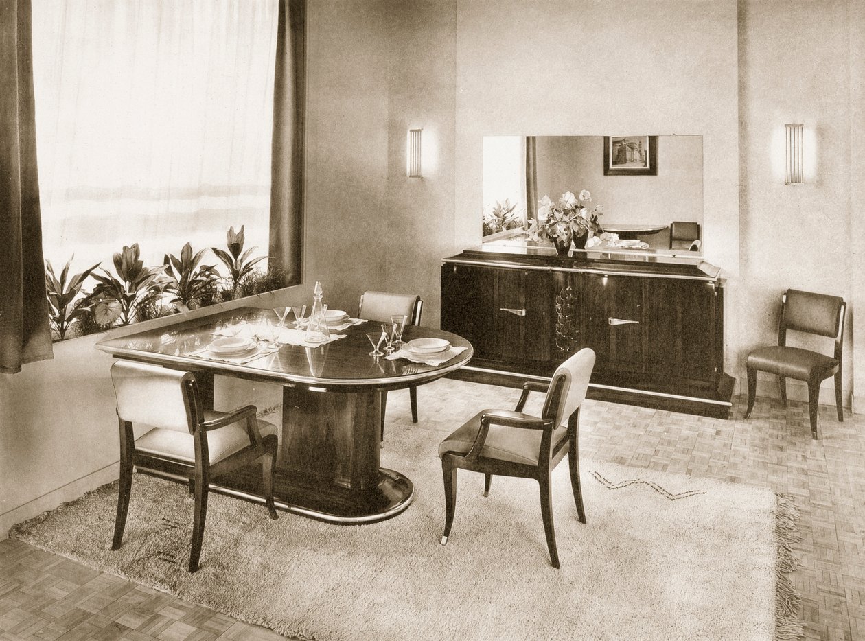饭厅，来自Ensembles Mobiliers, pub.1937. 作者 法国摄影师