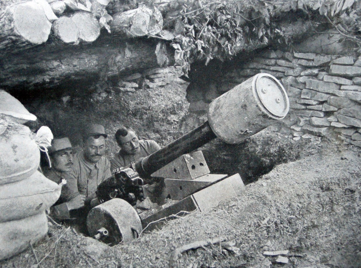 1915年，法国用48发射地雷 作者 法国摄影师