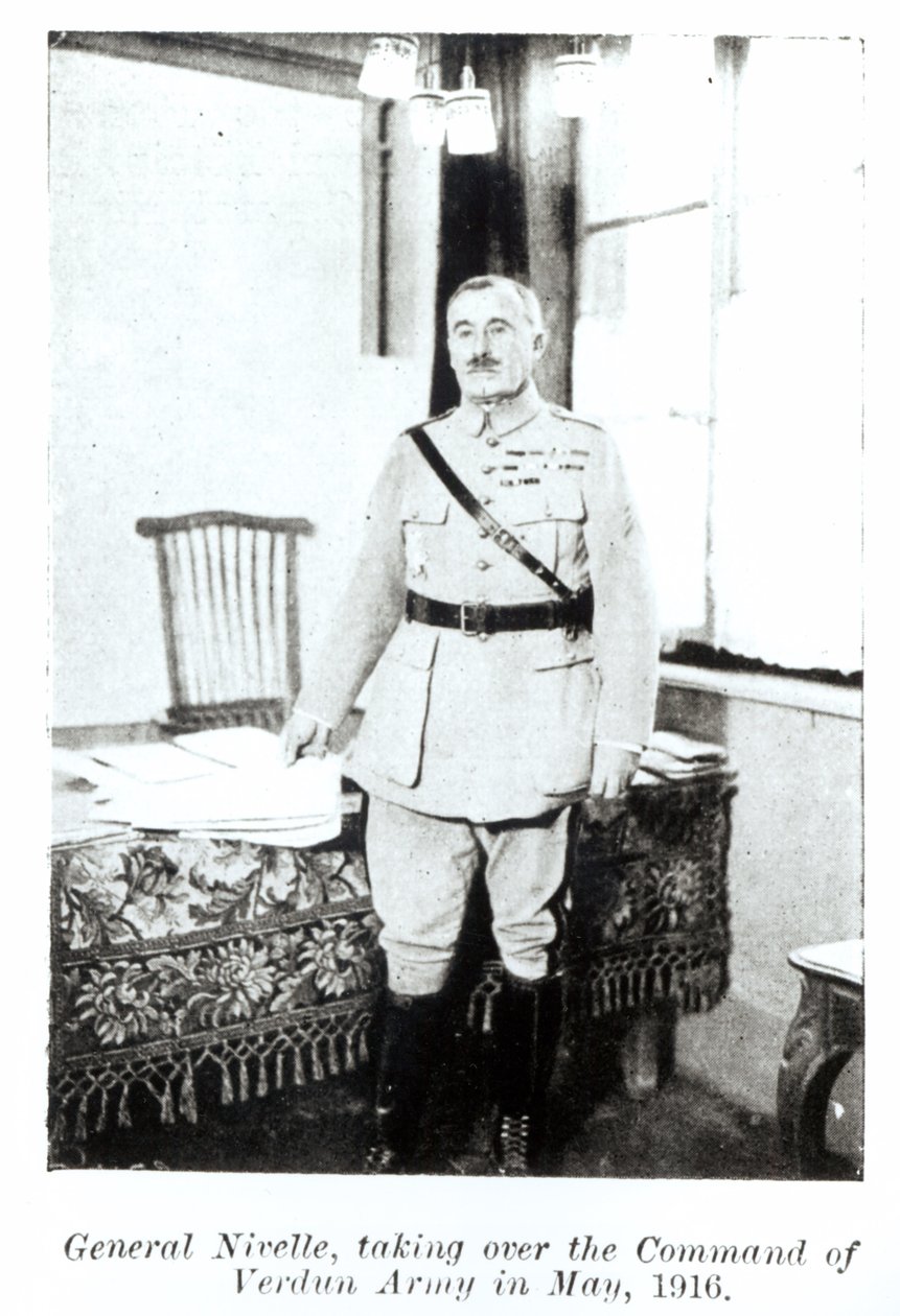 罗伯特·尼弗尔将军（1856-1924）1916年5月在凡尔登接管陆军司令部（bw photo） 作者 法国摄影师