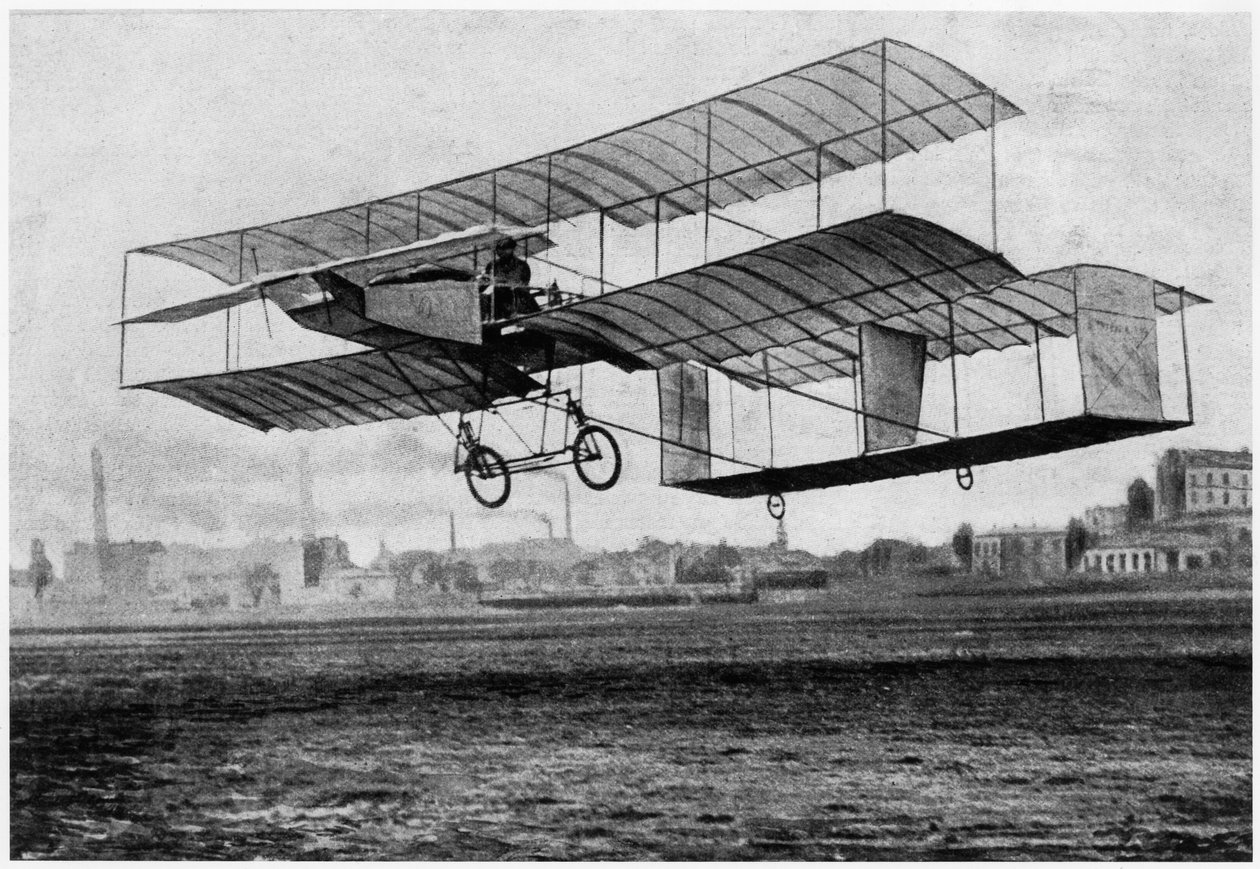Henri Farman（1874-1958）于1907年在Vansin-Farman的Issy-les-Moulineaux 1（photolitho） 作者 法国摄影师
