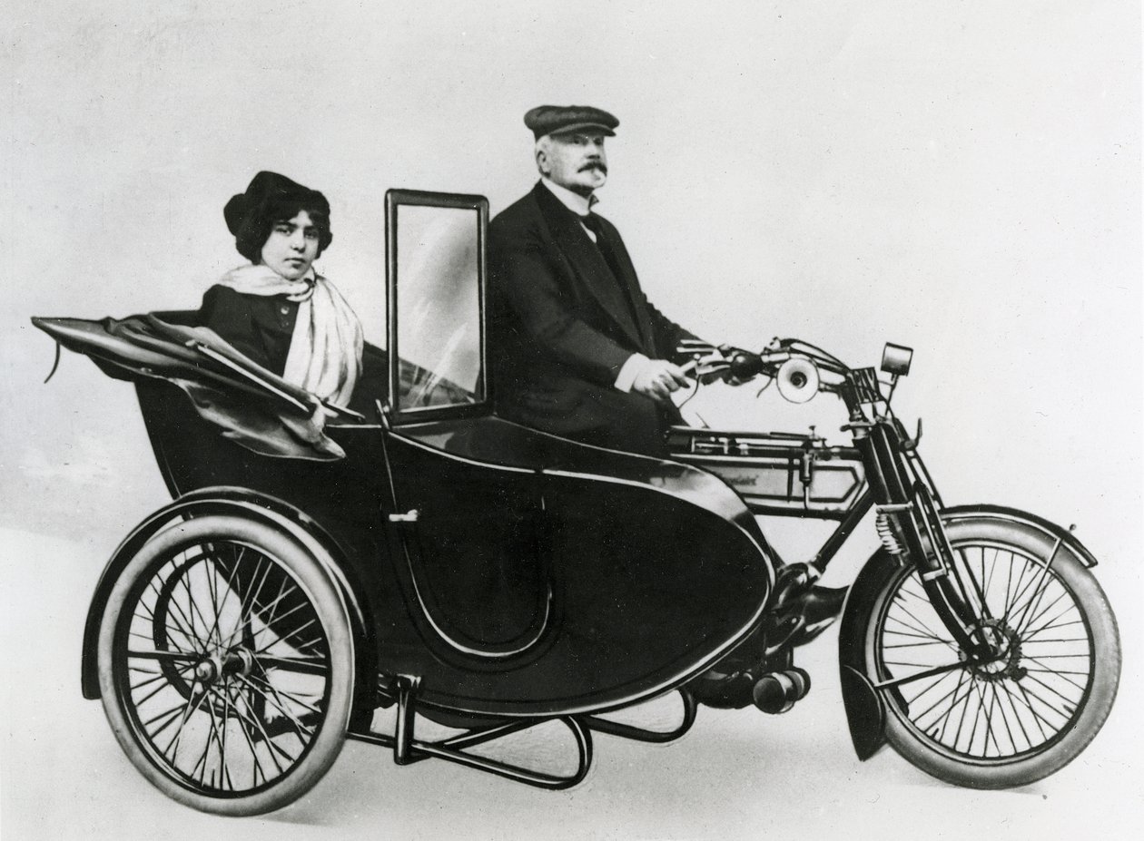 Jouve＆Co。侧车，1914年 作者 法国摄影师