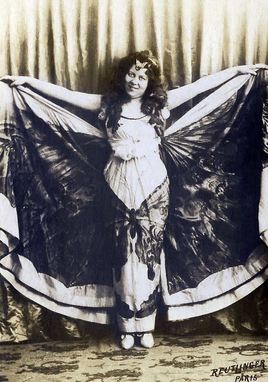 Loie Fuller (1862-1928) 的肖像，美国喜剧演员、歌手、舞者。 作者 法国摄影师