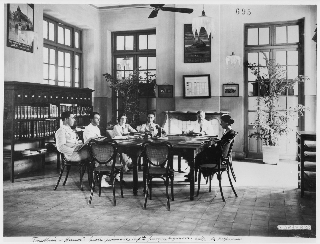 河内男孩小学，1920年 作者 法国摄影师