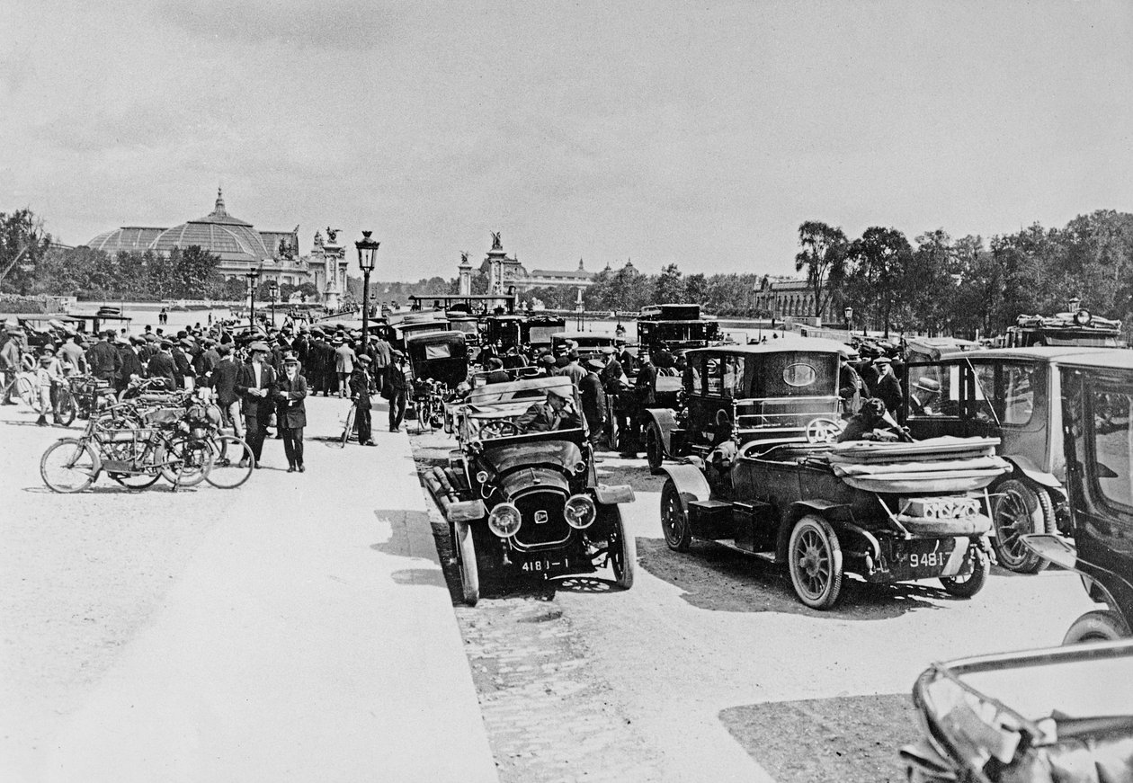 1914年8月16日在巴黎Esplanade des Invalides征用汽车 作者 法国摄影师