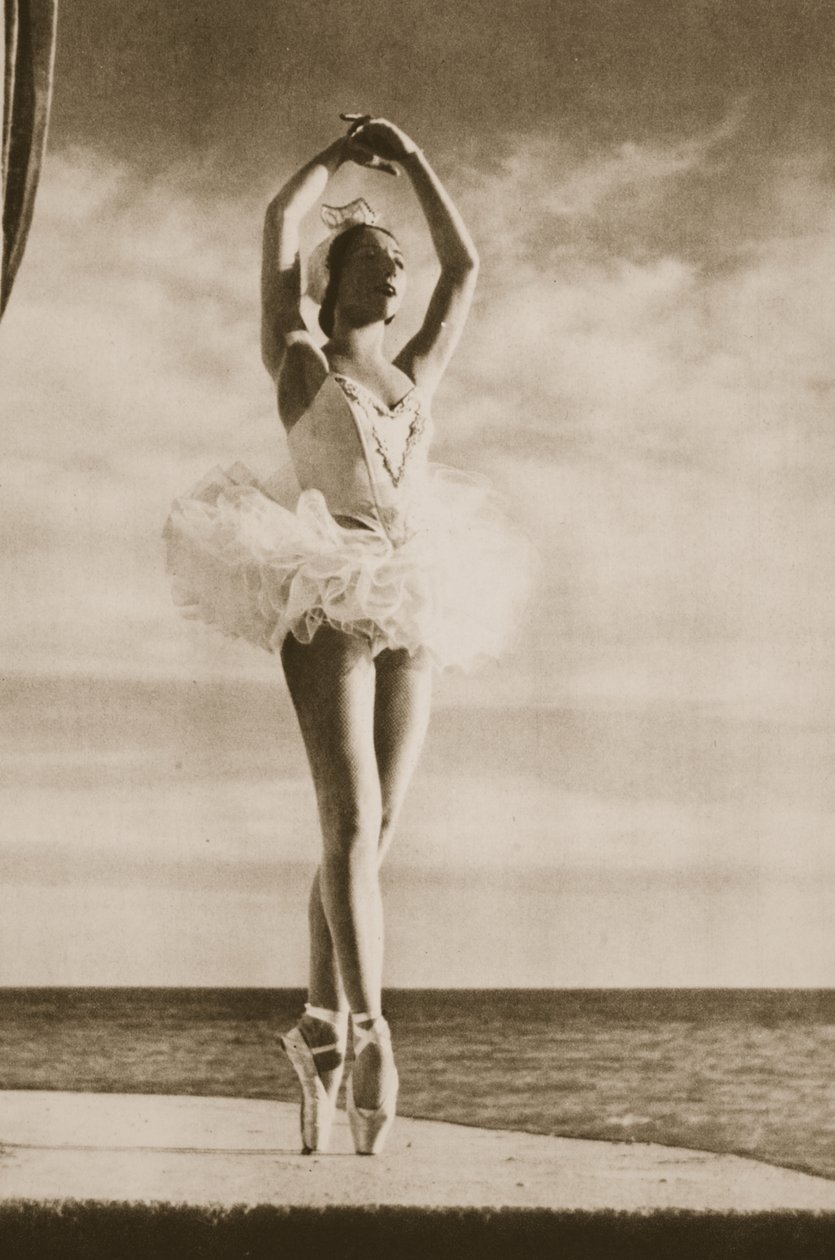 天鹅湖的Rosella Hightower，来自Grand Ballet de Monte-Carlo，1949年（照相凹版） 作者 法国摄影师