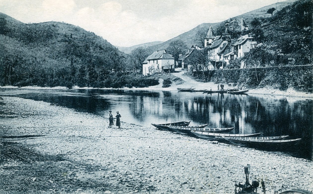 The banks of the Lot in Veillevie (Lot Valley), Cantal, Auvergne: boat navigation postcard, early 20th century (photo) 作者 法国摄影师