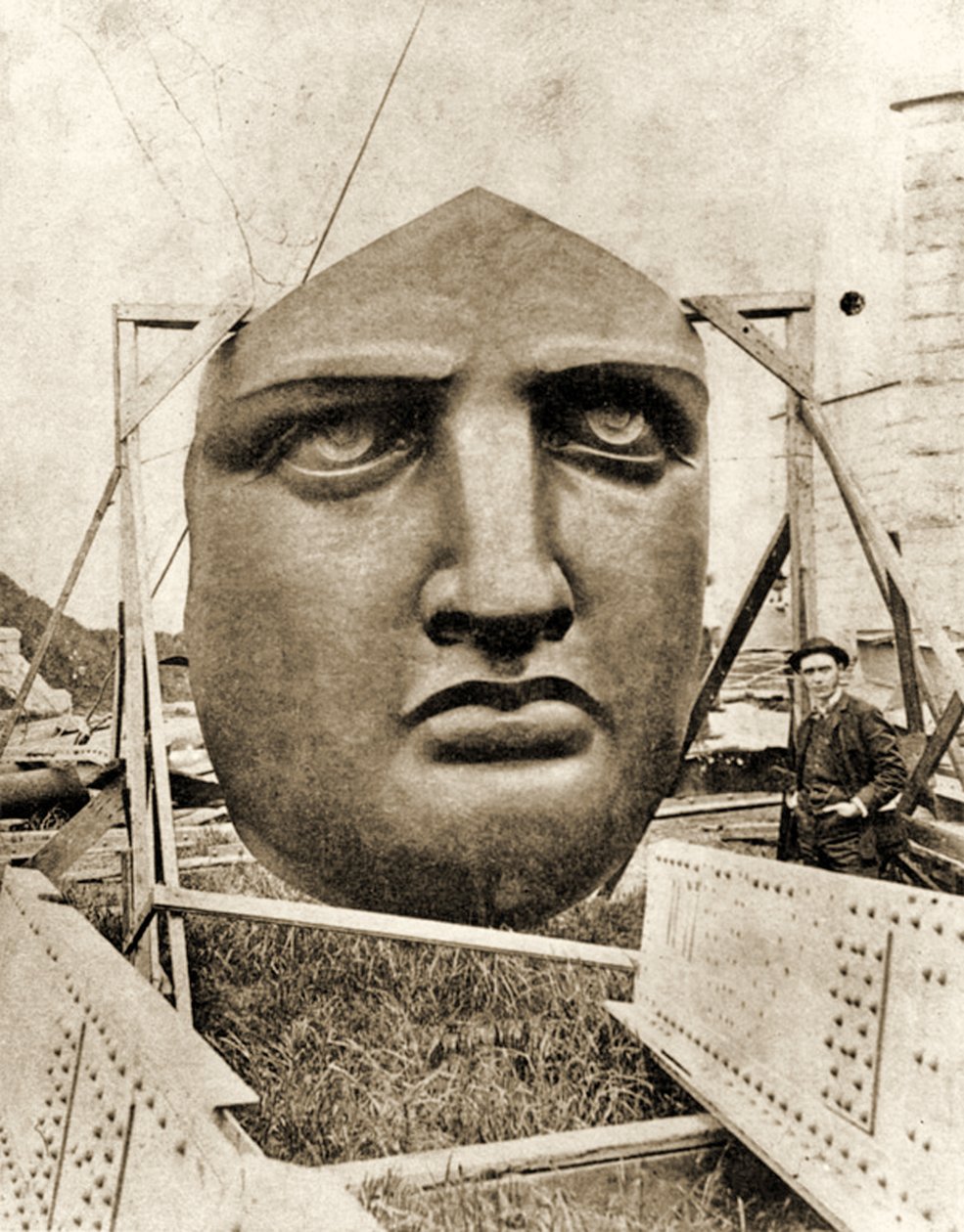 自由女神像的建筑，面孔的细节，c.1876 作者 法国摄影师
