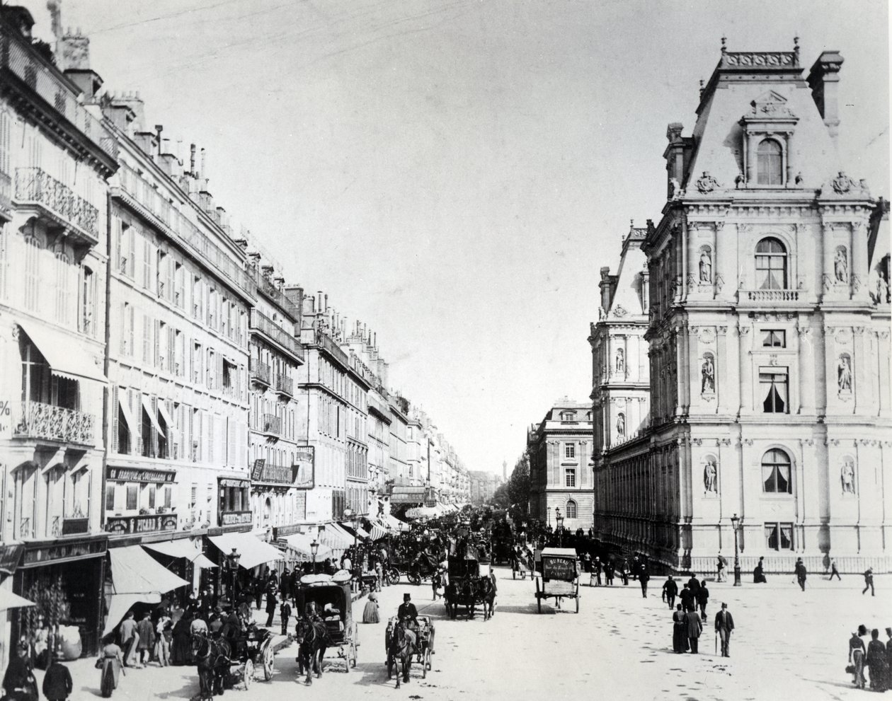 rue de Rivoli和新的Hotel de Ville，c.1882 作者 法国摄影师