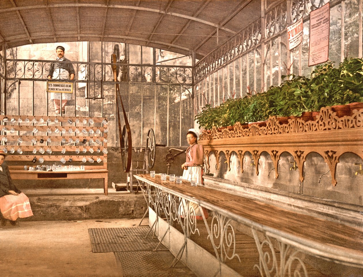 Vichy泉水由Celestine来源的玻璃出售，1890-1900 作者 法国摄影师