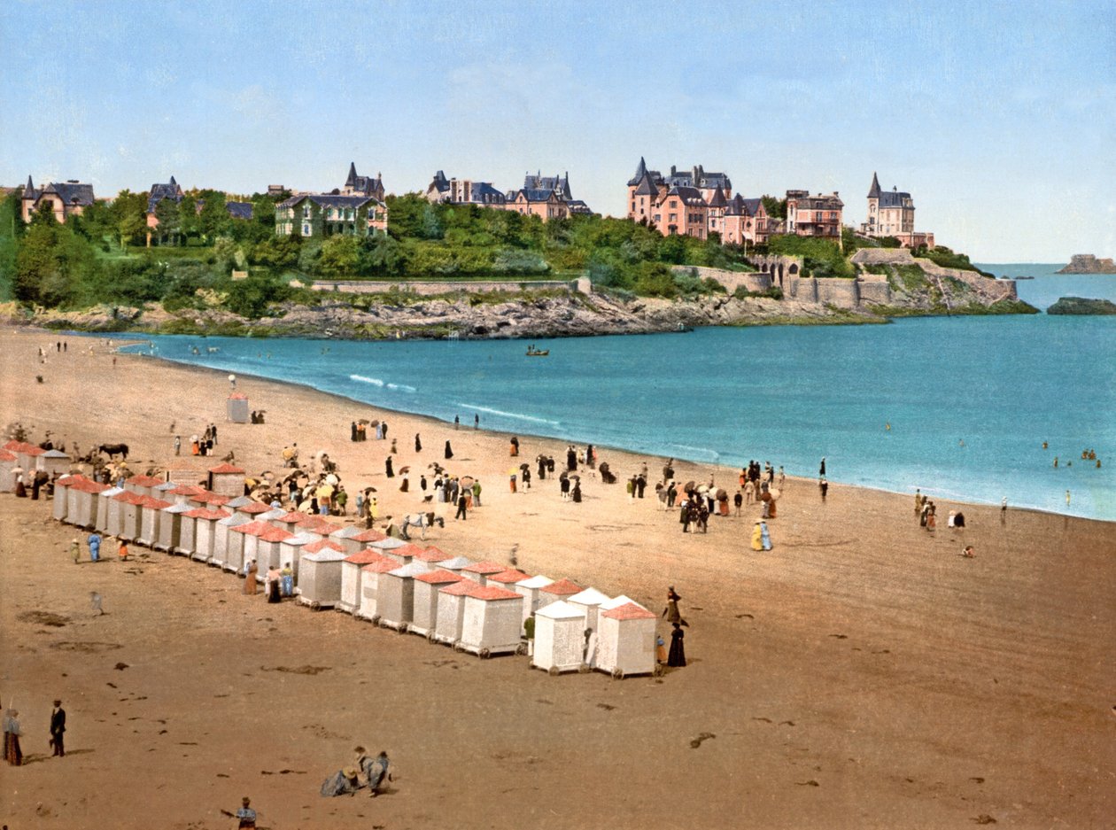 观点的Pointe Malouine从Plage de l&39;Ecluse，Dinard，1890-1900 作者 法国摄影师