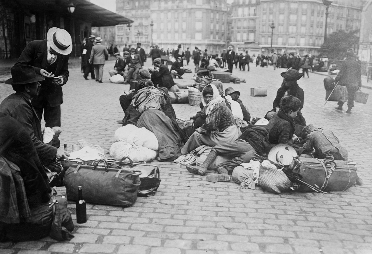 战时难民，Gare de Lyon，巴黎，1914年 作者 法国摄影师