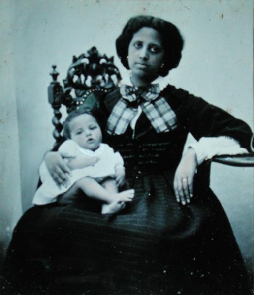 Elysee Reclus（1830-1905）的妻子，约1860年（黑白照片）。 作者 法国摄影师