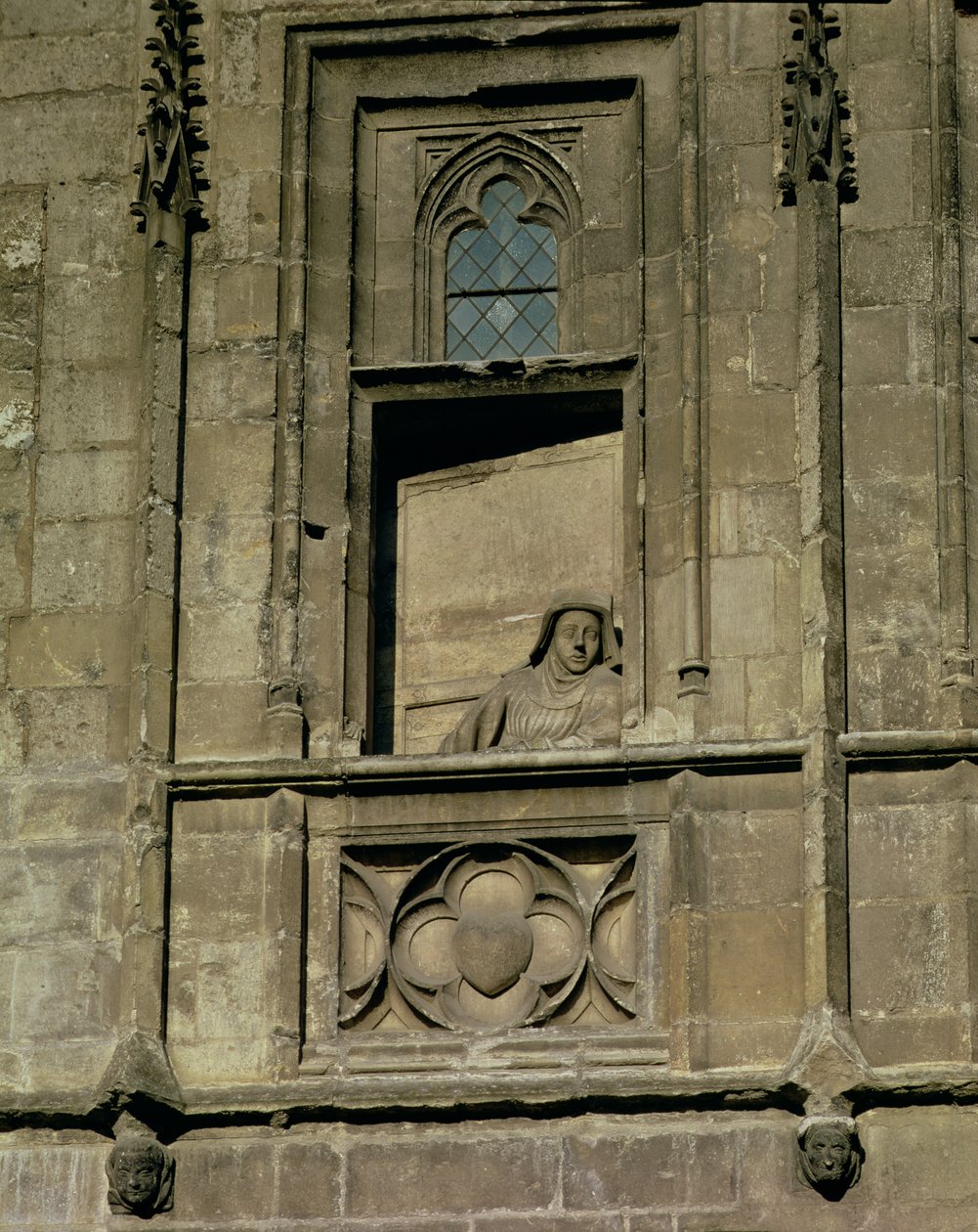 在入口门面的假的窗口与看的妇女的图，可能是Jacques Coeur的妻子，1443-51 作者 法语学校