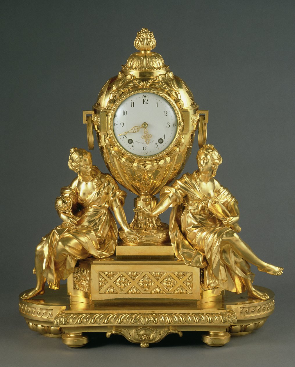 路易十六早期壁炉钟，1765（ormolu） 作者 法语学校