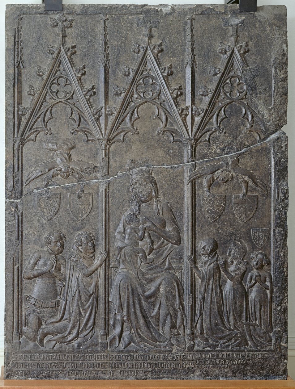 Sacquespee家族的丧葬石，来自阿拉斯的圣尼卡伊斯公墓，1376年（tournai stone） 作者 法语学校