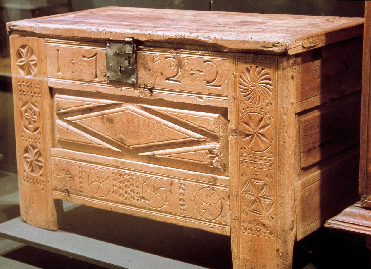 家具：用于储存亚麻布的农民雕花柜。1722.巴黎国家艺术与传统博物馆，巴黎 作者 法语学校
