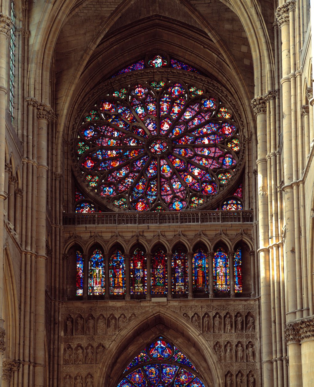 哥特式建筑：兰斯的圣母大教堂（Notre Dame）13世纪制作的花环景观。兰斯，马恩河 作者 法语学校