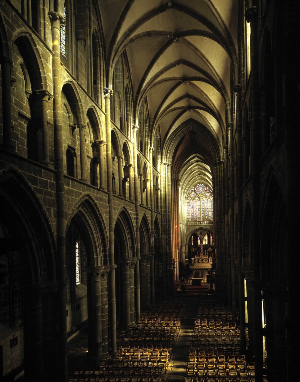 多尔-德-布列塔尼（Dol-de-Bretagne）的圣萨姆森大教堂（Saint-Samson）内景（Ille et Vilaine 作者 法语学校