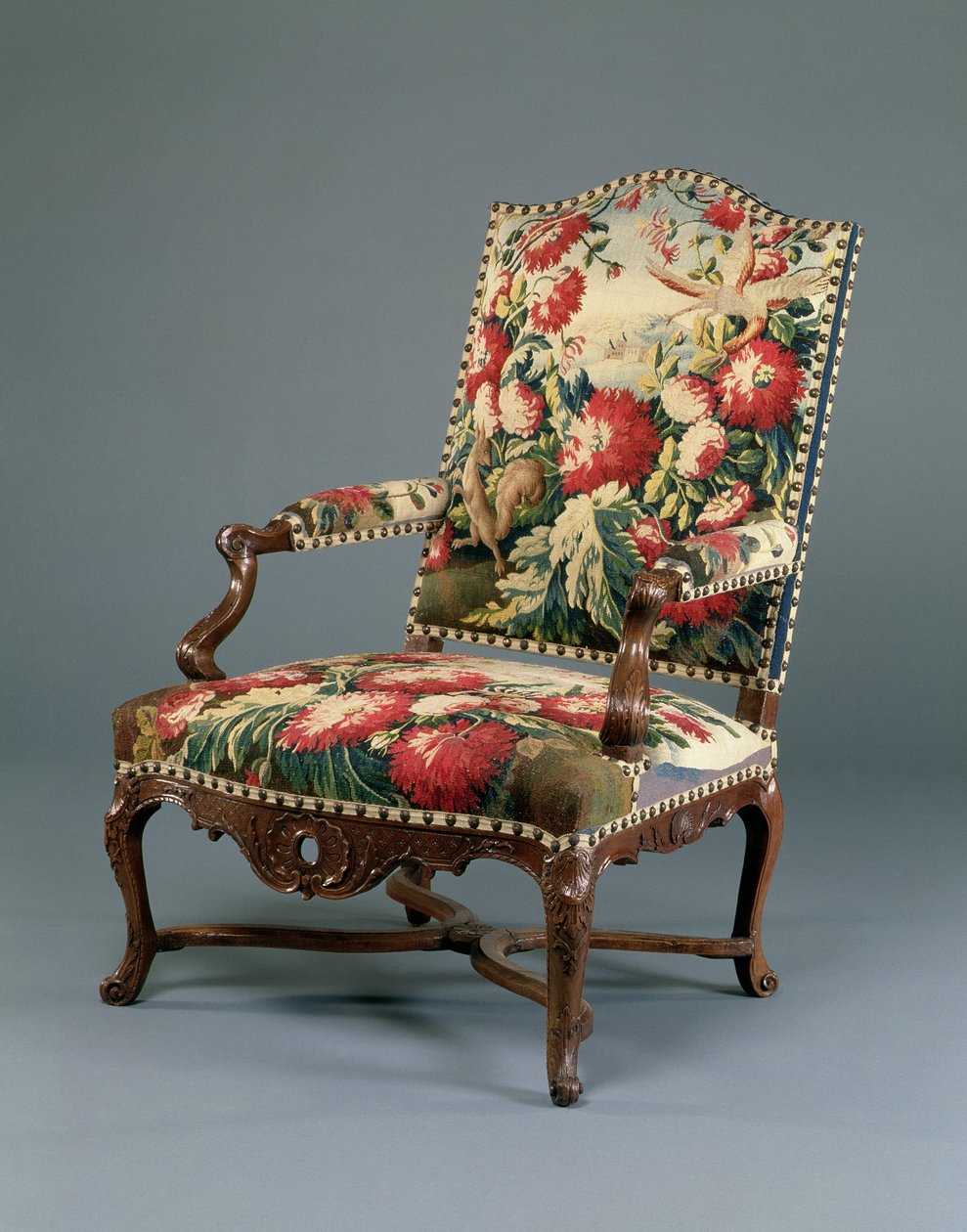 路易十四Fauteuil，1710（雕刻核桃和挂毯）（另见220169） 作者 法语学校