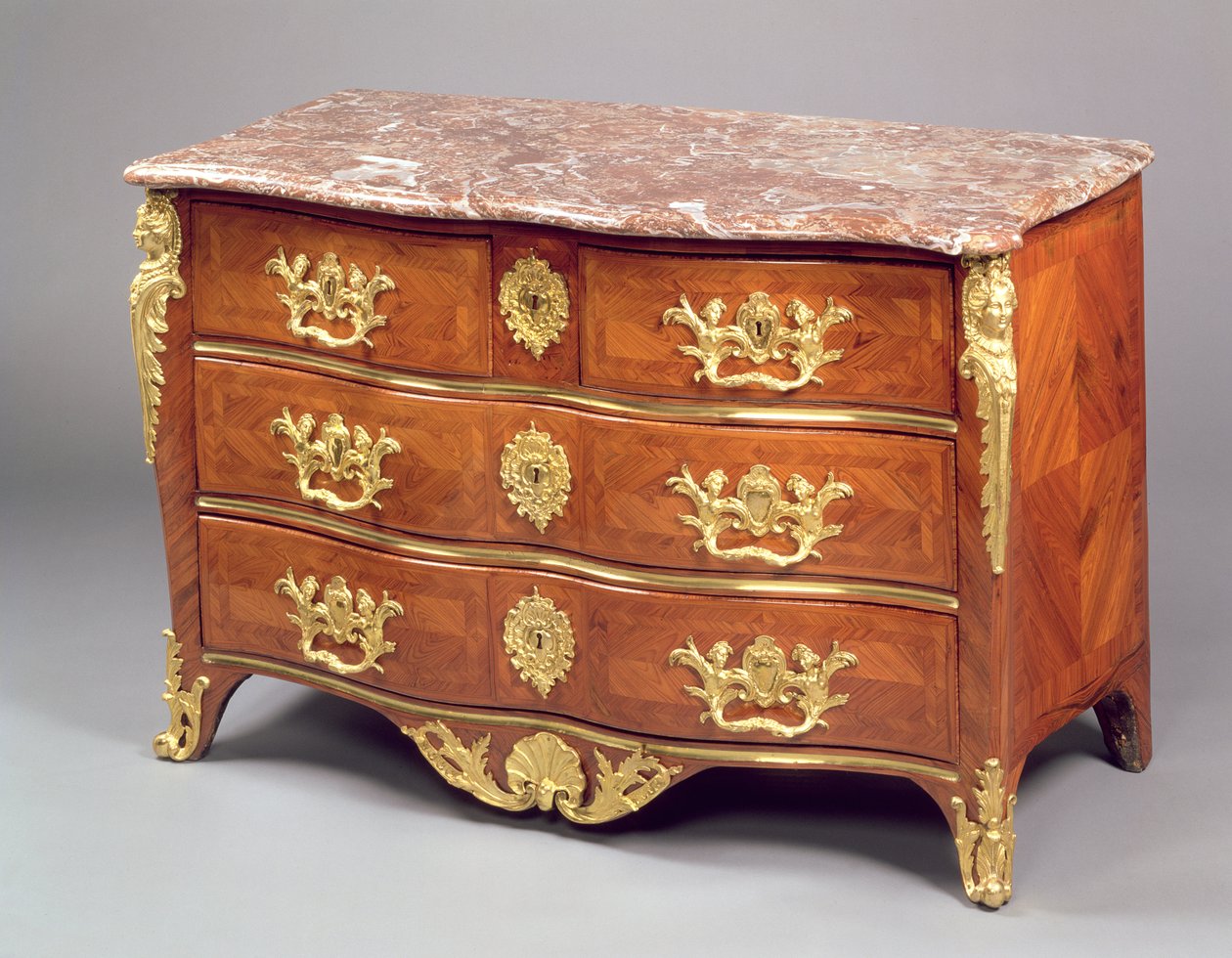 Louis XV Commode by Francois Garnier c.1730（ormolu and marquetry on tulipwood） 作者 法语学校