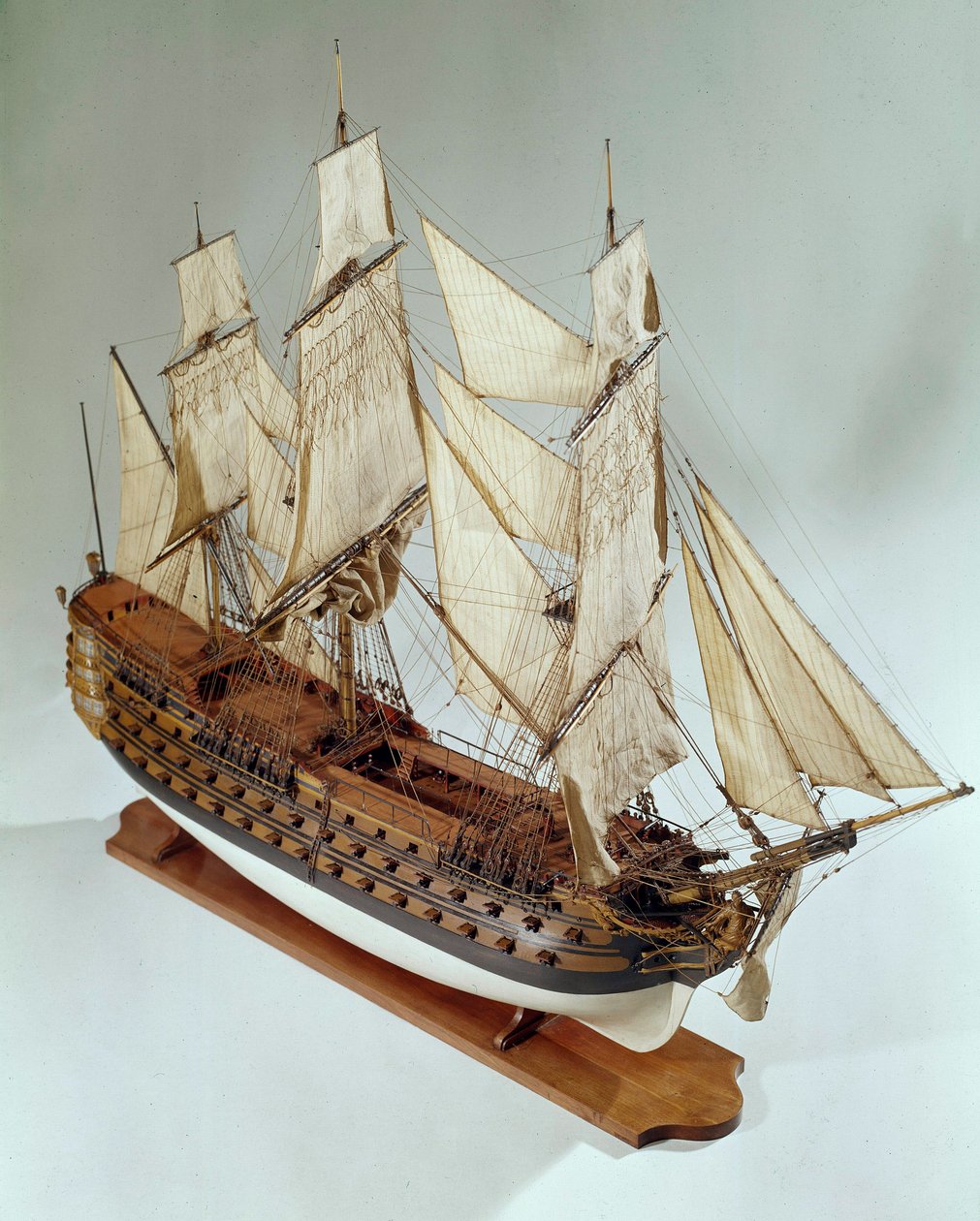 Model of the Royal Louis (Royal-Louis), fregate of the French navy. 18th century Paris, Musee de la Marine 作者 法语学校