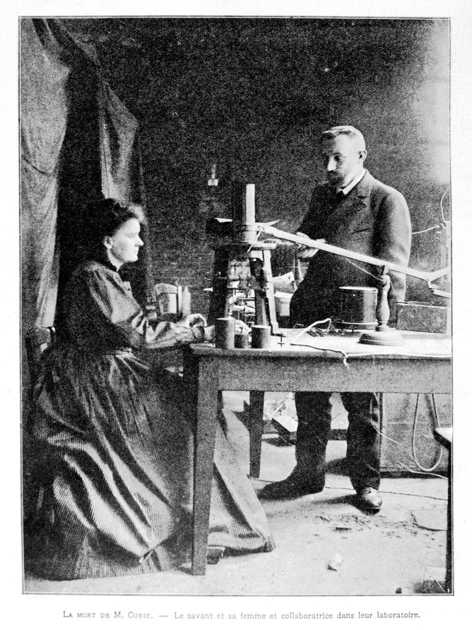 皮埃尔（1859-1906）和玛丽（1867-1934）居里在他们的实验室 作者 法语学校