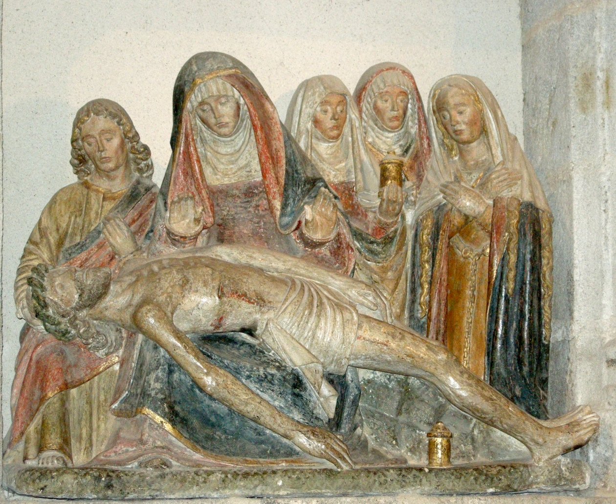 Pieta（彩绘石） 作者 法语学校